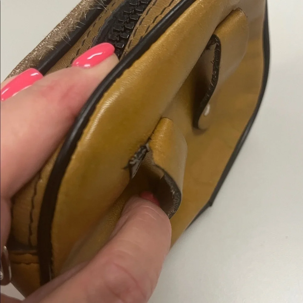 Source Unknown chic belt